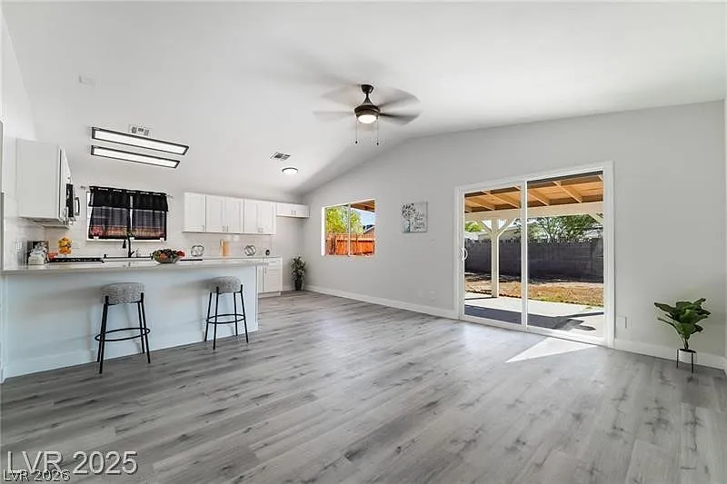 4 bed, 2.0 bath, 1428 sqft, $2,500 — Photo 3