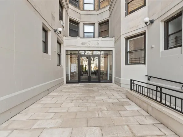 706 Riverside Drive 7A image 3 of 31