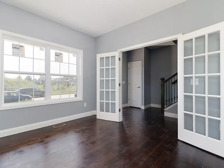 760 Kristin Dr — Photo 3