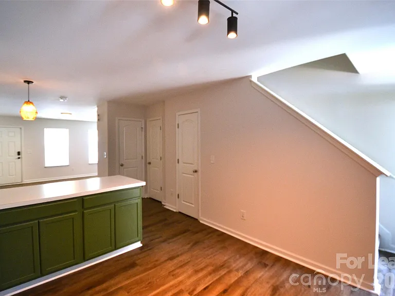 843 Plaza Walk Dr — Photo 9