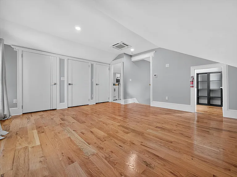 70 Sherman Pl — Photo 20