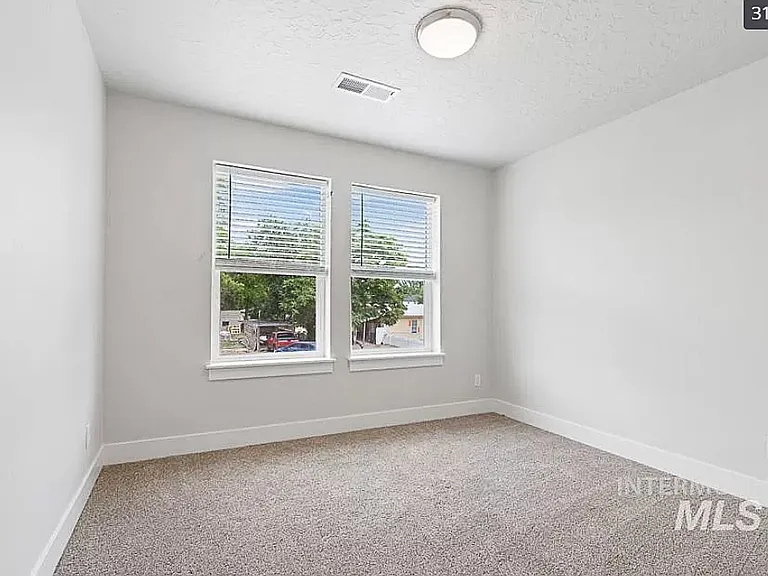 118 Holly Ave #B — Photo 17
