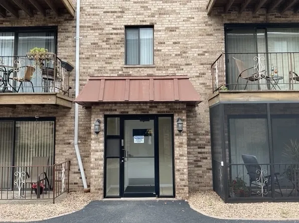 6319 W 64th Pl APT 2N, Chicago, IL 60638