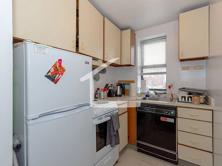 825 Beacon St #4B — Photo 4