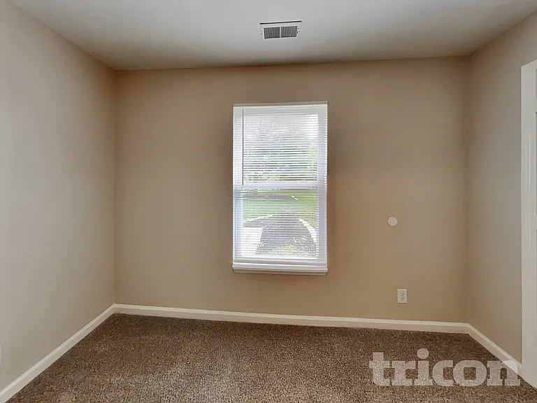 5353 Shamus Dr — Photo 12