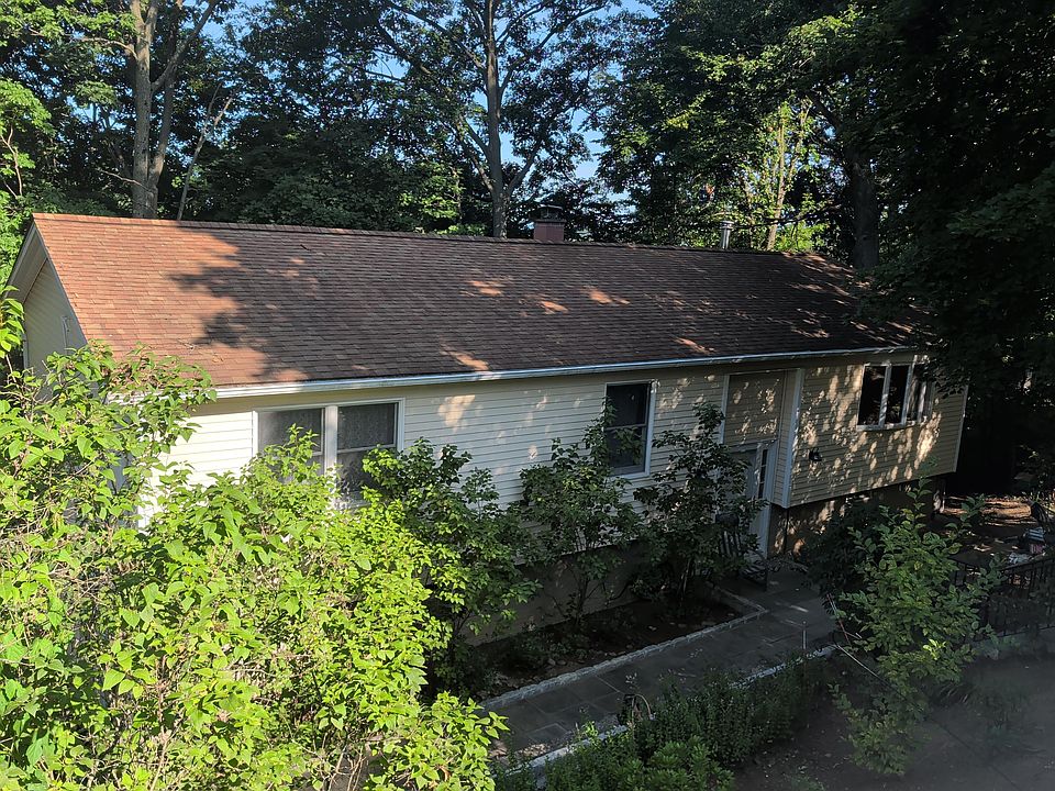1st image of 32 Springwood Ave