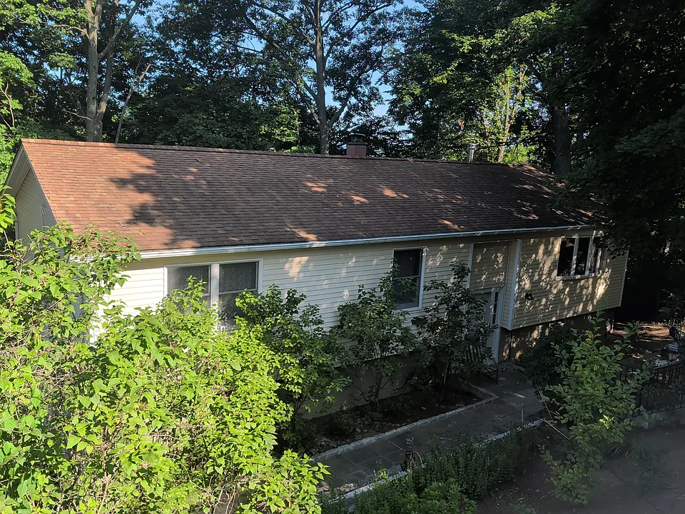32 Springwood Ave