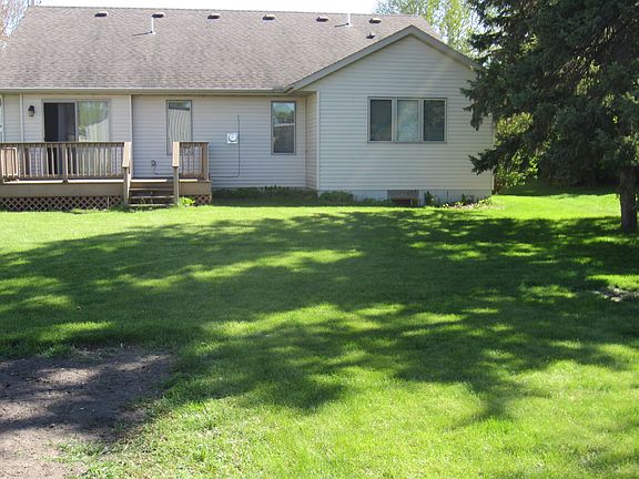 Deep backyard w/ garden