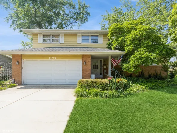 1177 Meadow Ln, Elgin, IL 60123