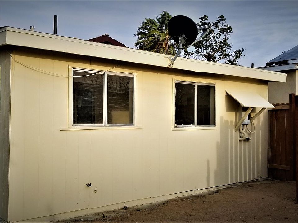 2nd image of 809 Flora St