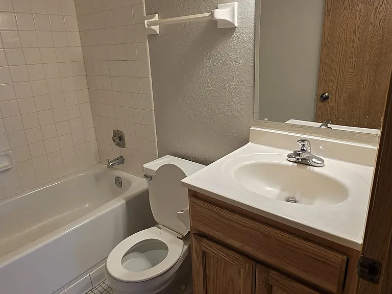 7th Place Apartments — Photo 34