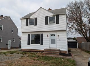 8320 Parmenter Dr, Parma, OH