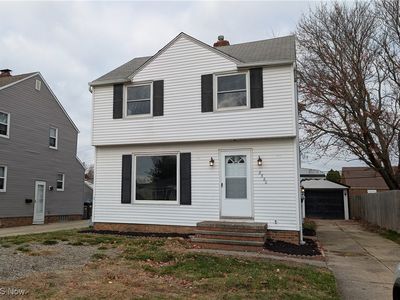 8320 Parmenter Dr, Parma, OH, 44129