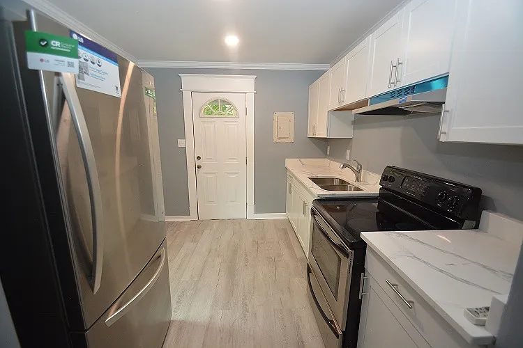 712 Bernice St — Photo 2