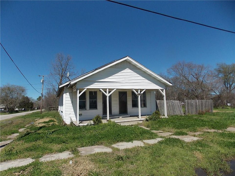 1st image of 202 W Lamar St