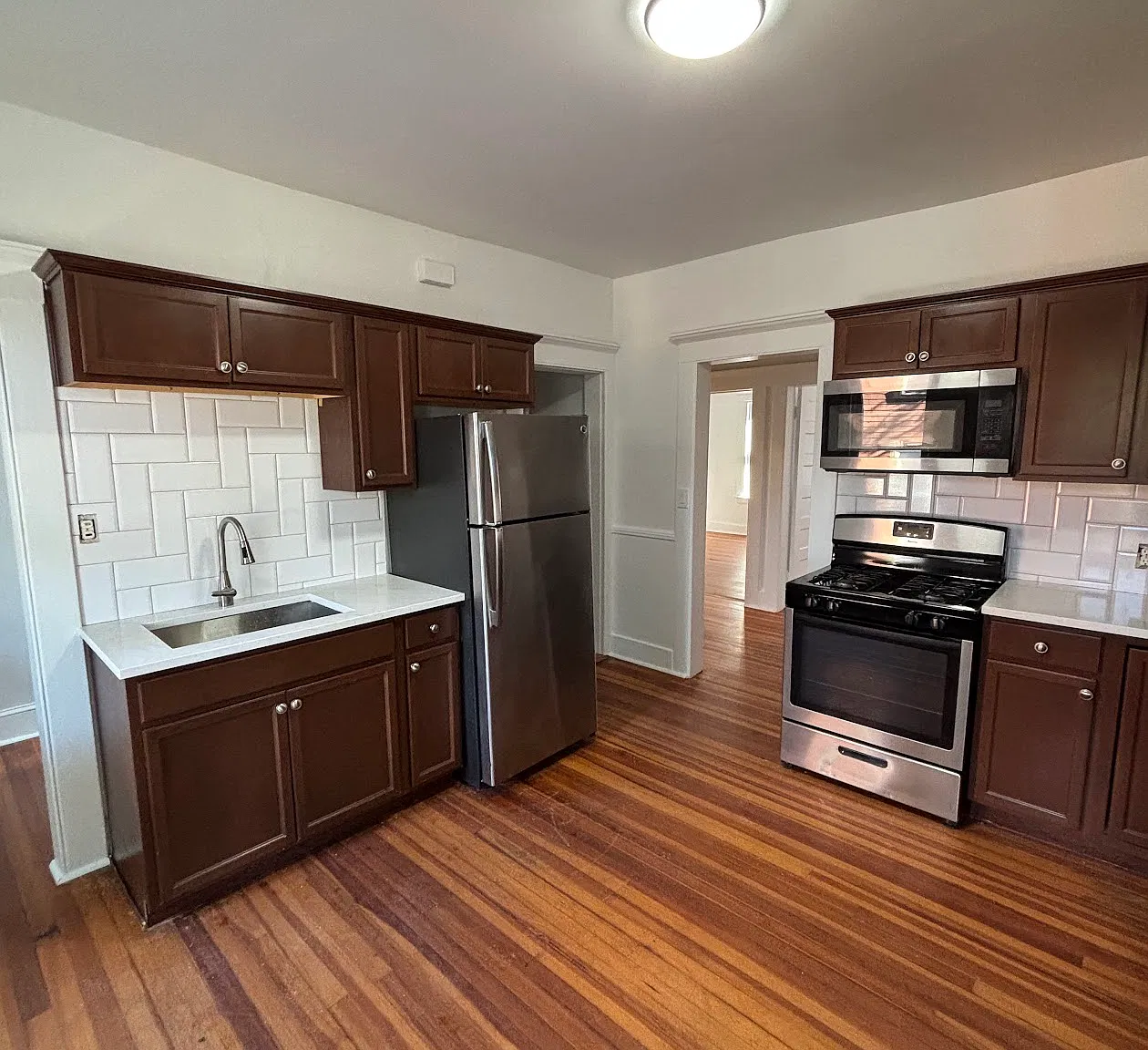 2 bed, 1300 sqft, $2,500 — Photo 3