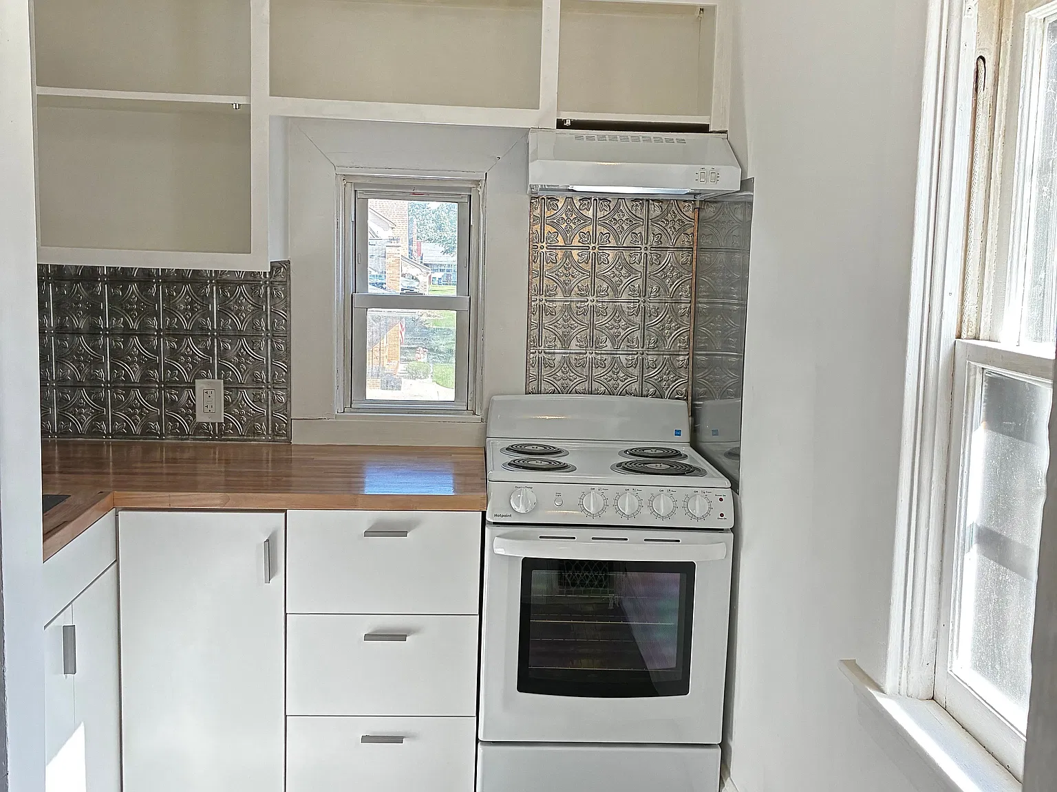Studio, 1.0 bath, 300 sqft, $1,000 — Photo 3
