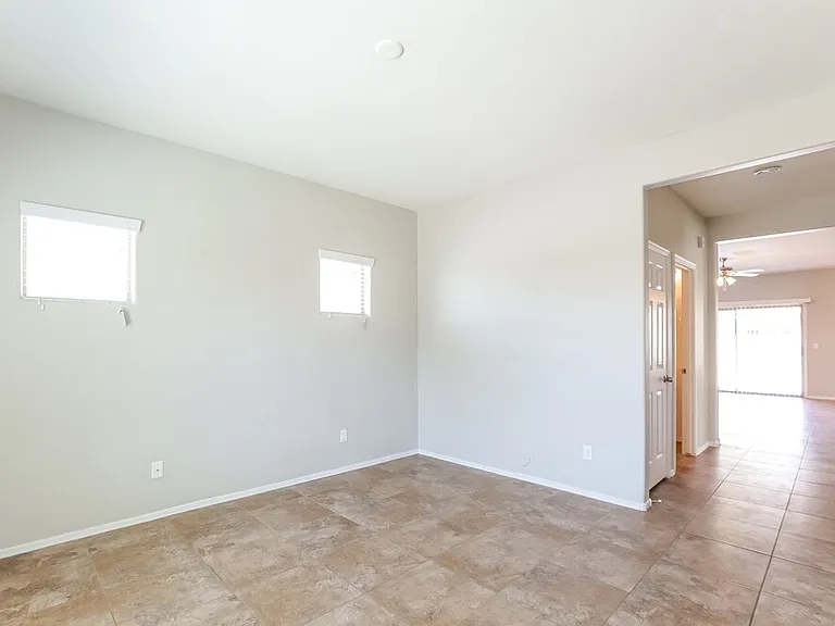 7907 S 50th Ln — Photo 12