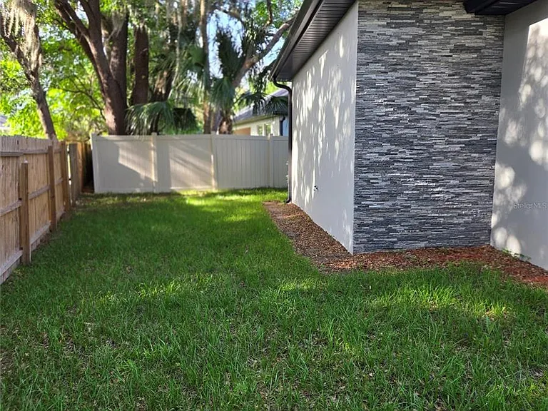 106 Lake Dr — Photo 18