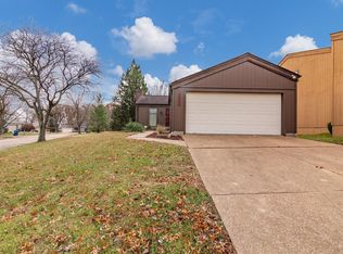 1666 Country Hill Ln, Ballwin, MO