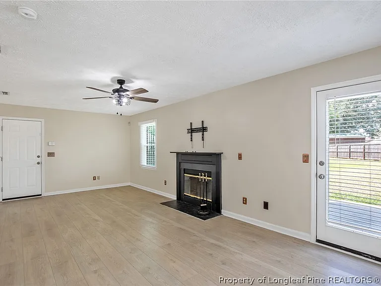1931 Daphne Cir — Photo 14