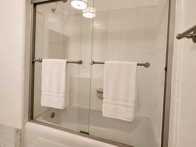 1243 Wellesley Ave #5 — Photo 11
