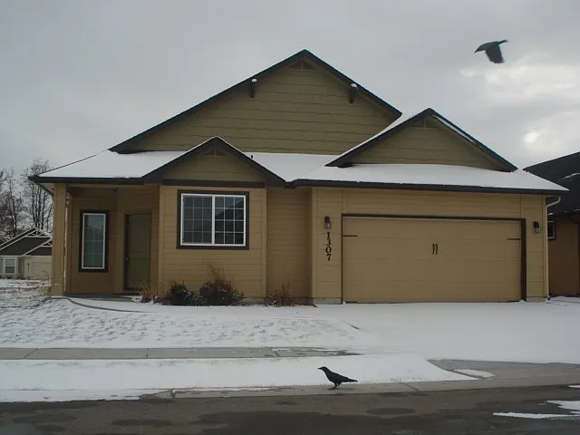 1307 W Sanetta St — Photo 1