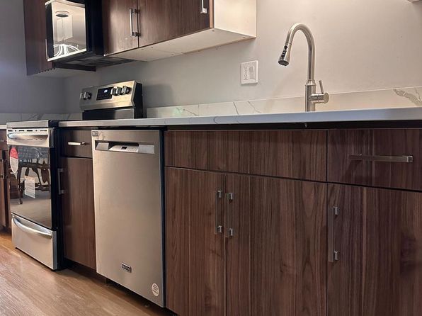 525 Florida Ave APT 202, Herndon, VA 20170