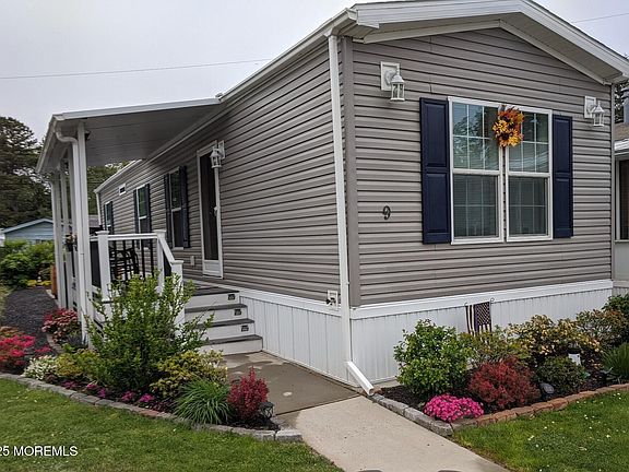 4th image of 9 Shorehaven Road