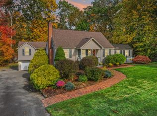 54 Pinewood Dr, Farmington, CT 06032