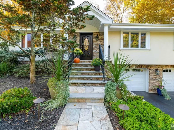 430 Lafayette Rd, Harrington Park, NJ 07640
