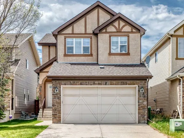 27 E Aspen Hills Close SW, Calgary, AB T3H 0C6