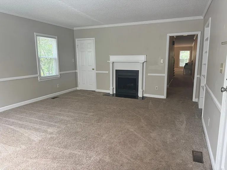 744 Crescent Dr #3 — Photo 4