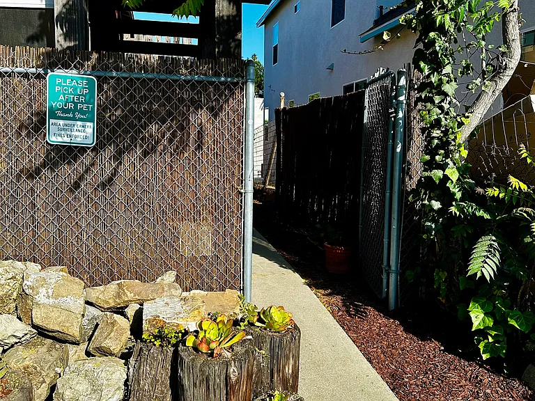 1624 Scott Ave — Photo 4