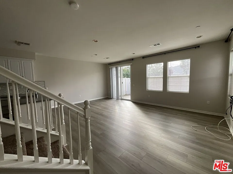 3 bed, 2.5 bath, 1465 sqft, $3,495 — Photo 2
