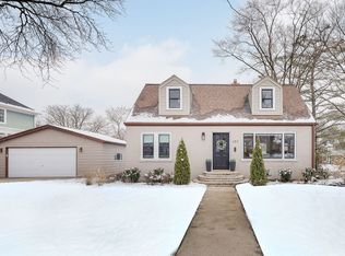 383 Taylor Ave, Glen Ellyn, IL