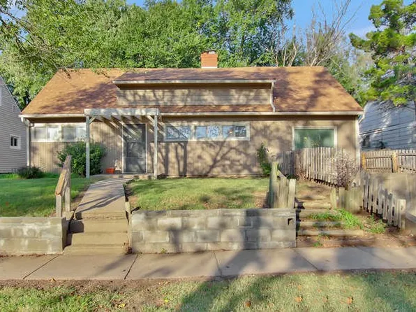 2207 S Pinecrest Ave, Wichita, KS 67218