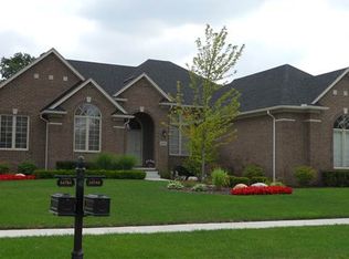 54742 Pelican Ln, Utica, MI
