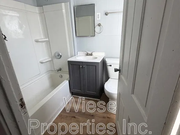 118 N Walnut St #D, Springfield, IL 62702