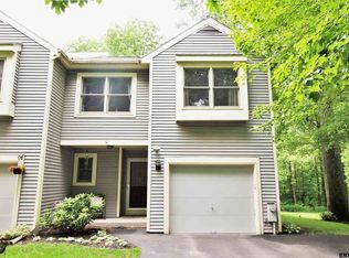 9 Generals Way, Halfmoon, NY 12065