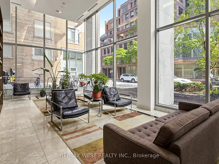 38 Grenville St #1203 — Photo 3