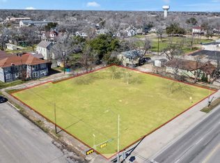 703 N Main St, Taylor, TX 76574