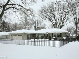 1023 Par 4 Cir, Kalamazoo, MI 49008