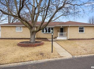 1500 Highwood Ave, Pekin, IL 61554