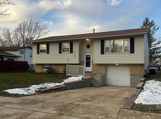 1022 White Bridge Ln, Hanover Park, IL 60133