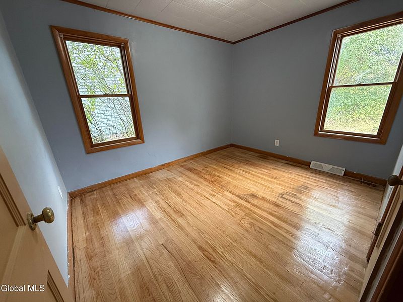 5th image of 112 Mercer Avenue