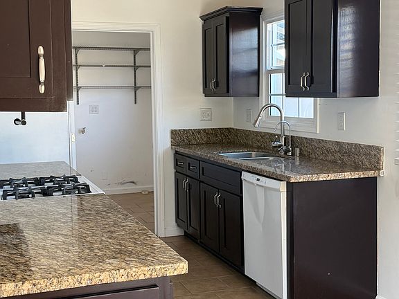 4th image of 310 N Colfax St