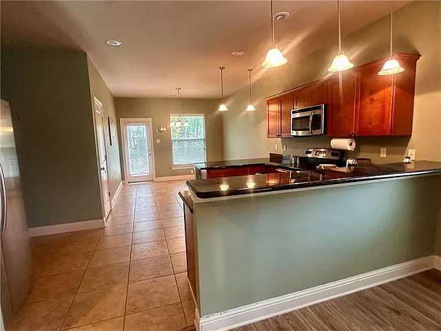 3 bed, 2.0 bath, 1512 sqft, $1,900 — Photo 3
