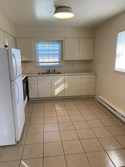 2 bed, $1,100 — Photo 4
