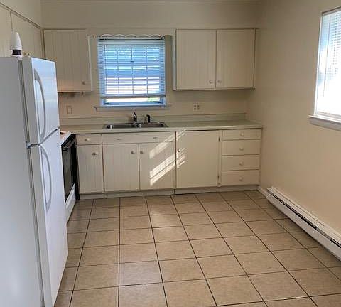 4th image of 1885 Sunnyside Ave APT 8
